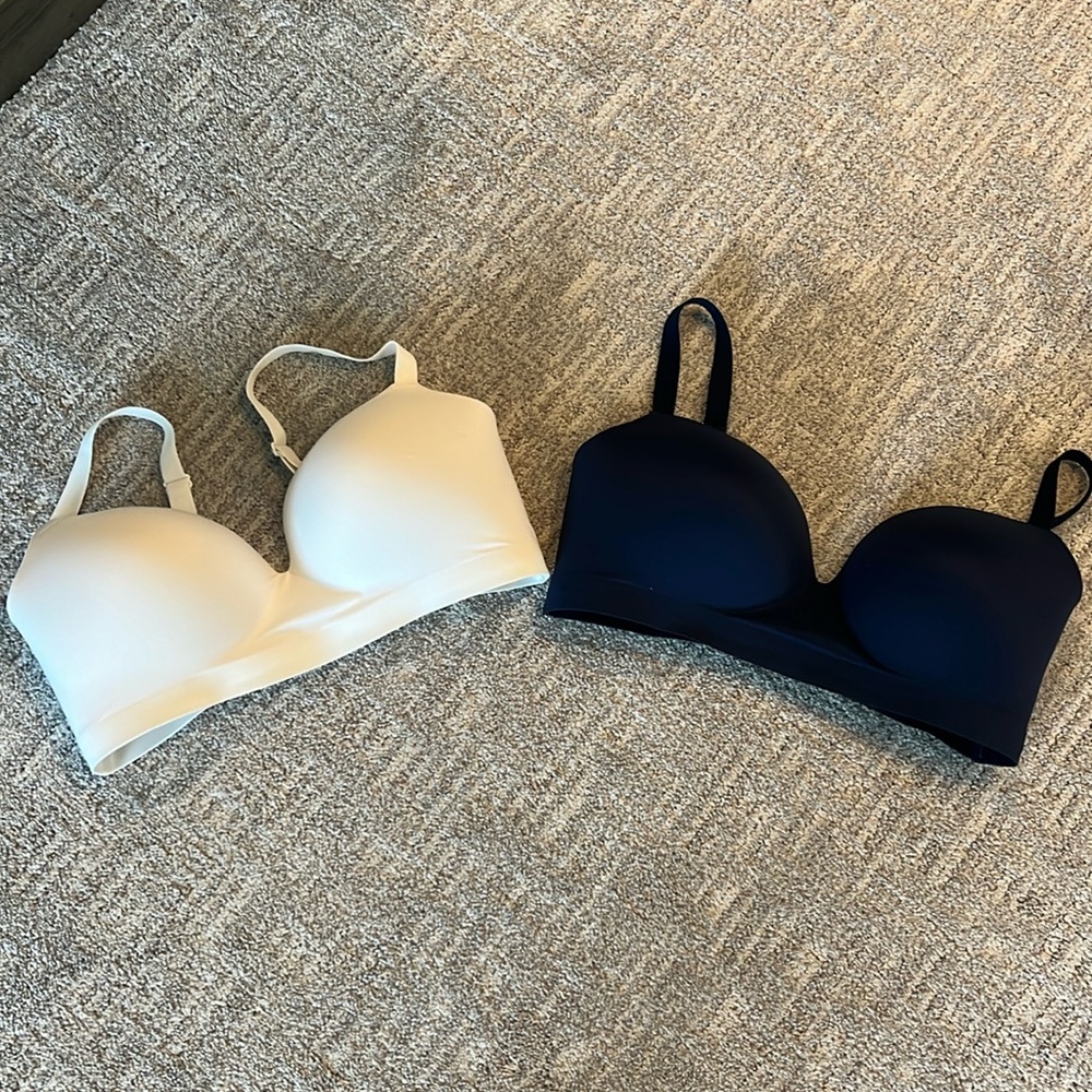 Bundle of 2 SOMA Enbliss Wireless Bras size 38D